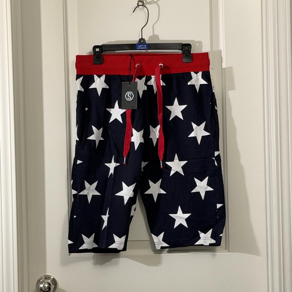 Apex Men's Starry Shorts - Red and Black
